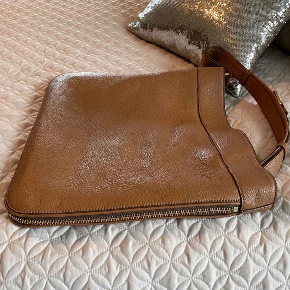 Tory Burch Robinson Expandable Hobo and Wallet - Picture 2 of 16